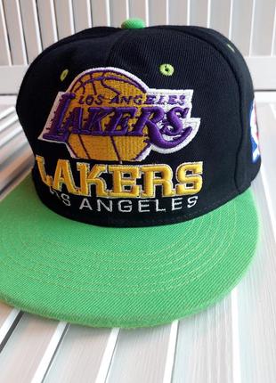 Чоловіча чорна кепка бейсболка сніпбек
snapback new era lakers los angeles оригінал 100%3 фото