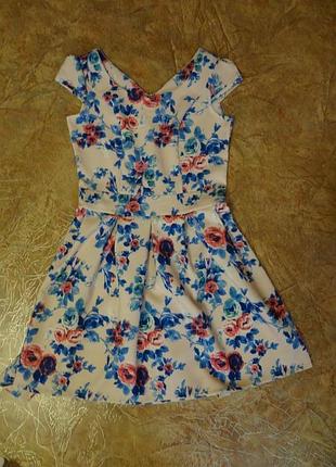 Сукня з квітковим принтом