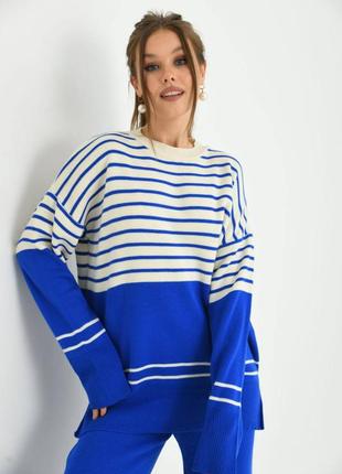 Костюм кроя oversize со свитером и брюками палаццо с высокой посадкой на талии