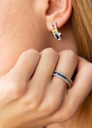 Золотое кольцо с разноцветными сапфирами 
и бриллиантами кб0435nl7 фото