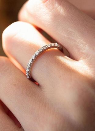 Золотое кольцо с дорожкой камней (бриллианты) 
кб0452ca5 фото