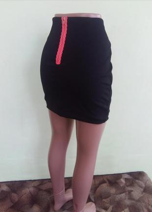 Юбка черная с молнией сзади l  текстурная