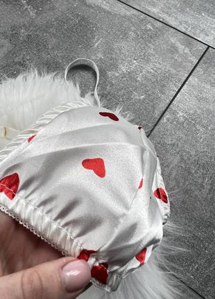 Милый комплект нижнего женского белье с красными сердечками