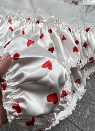 Милый комплект нижнего женского белье с красными сердечками