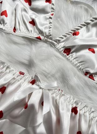 Милый комплект нижнего женского белье с красными сердечками