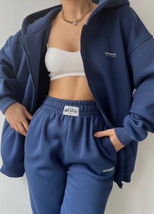 Женский костюм утепленный на флисе синего цвета