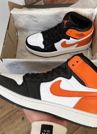 Женские высокие кожаные кроссовки nike air jordan retro1 black orange#найк1 фото