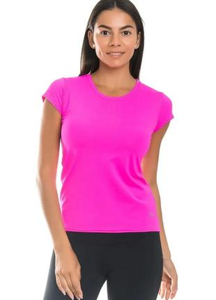 Спортивная женская футболка розового цвета