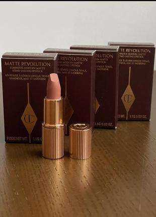 Помада charlotte tilbury matte revolution pillow talk original