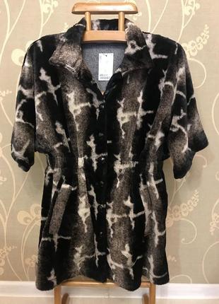 Дуже незвичайна й оригінальна річ. брендова кофта..імітація шубки.