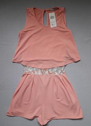 Крутой комбинезон с шортами с пелириной и гипюровой вставкой miss selfridge