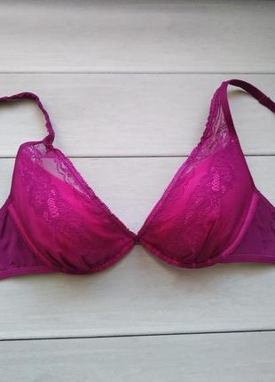 Красивий жіночий бюст billetdoux 75 b