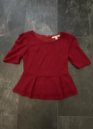 Красная блуза футболка