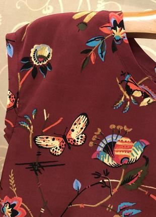 Очень красивая и стильная брендовая блузка в цветах и бабочках 19.1 фото
