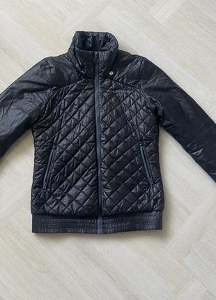 Оригинальная брендовая черная куртка1 фото