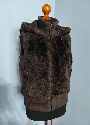 Брендова жилетка зі штучного хутра