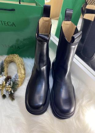 Женские кожаные челси в стиле bottega veneta tire на массивной подошве, ботинки в стиле боттега с логотипом на