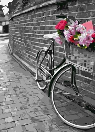 Картина по номерам va-1817 велосипед на брусчатке в ч/б, 40х50см. strateg картины раскраски по номерам 2022 в