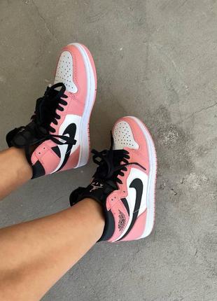 Прекрасные женские высокие кроссовки nike air jordan retro 1 pink quartz розовые с белым и чёрным4 фото