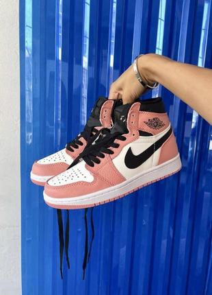 Прекрасные женские высокие кроссовки nike air jordan retro 1 pink quartz розовые с белым и чёрным2 фото