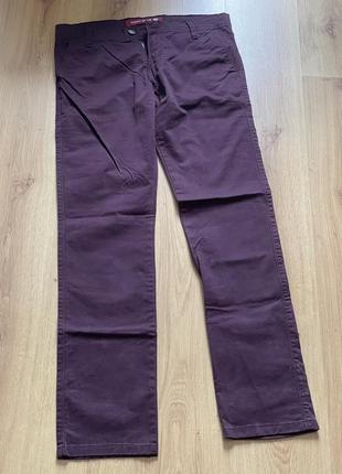 Мужские бордовые джинсы