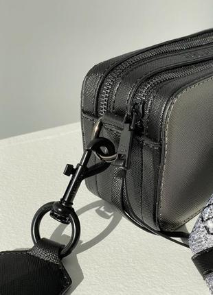 Женская маленькая сумка с широким ремнем через плечо marc jacobs🆕 кросс боди5 фото
