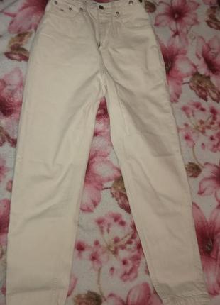 Мом джинсы tommy jeans
