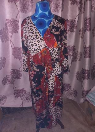 Красивое платье в леопардово-цветочный принт на запах
