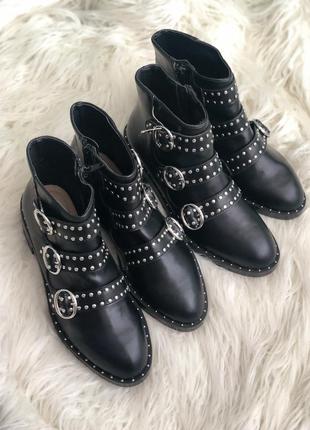 Очень крутые ботинки pull and bear, черного цвета8 фото