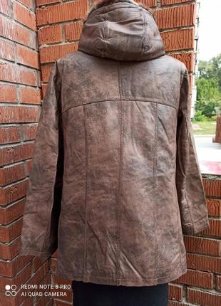 Утеплена шкіряна куртка з капюшоном 50-523 фото