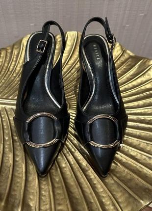 Туфлі босоніжки