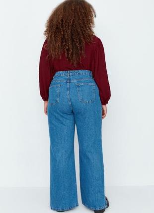 Женские джинсы plus size с разрезом на ножке8 фото