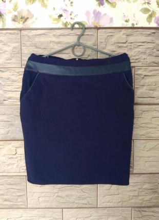 Темно-синя спідниця міді олівець