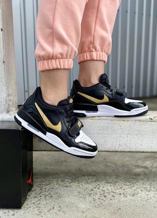 Круті жіночі кросівки nike jordan legacy 312 low black gold чорні з золотим