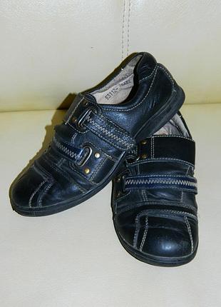 Кроссовки туфли на мальчика чёрные кожаные размер 34.