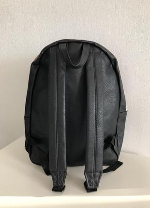 Новый черный рюкзак с надписями4 фото