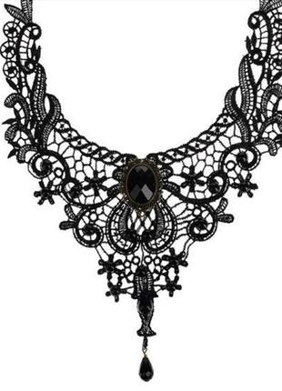 Колье с кружевом