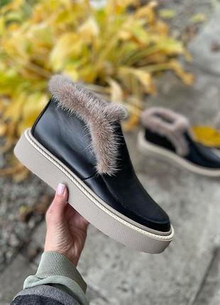 Чорні лофери з норкою