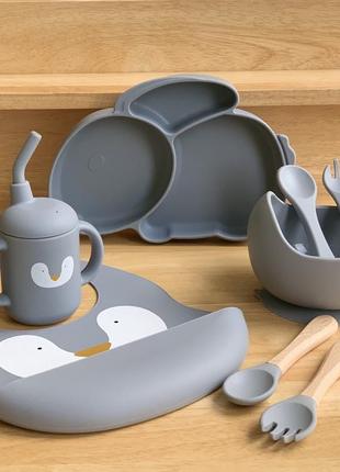 Набір дитячого силіконового посуду для прикорму на присосках сірий 6 предметів тарілка, слинявчик, поїльник, ніжка
