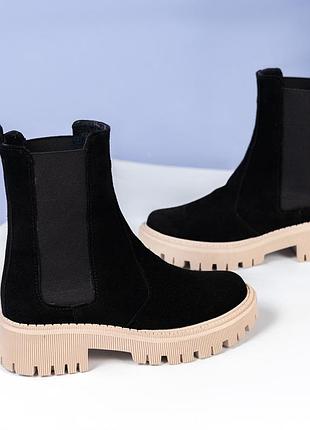 Женские зимние ботинки челси с бежевой подошвой