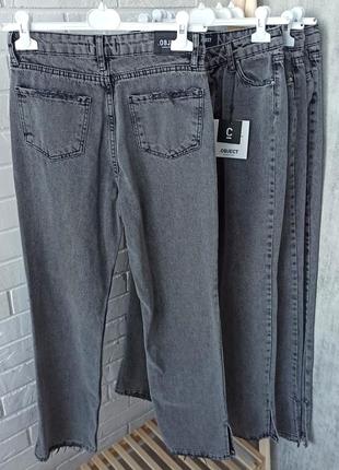 Фірмові прямі джинси із розрізами внизу object3 фото