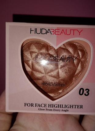 Хайлайтер huda beauty серце4 фото