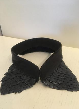 Кожаный дизайнерский воротник.