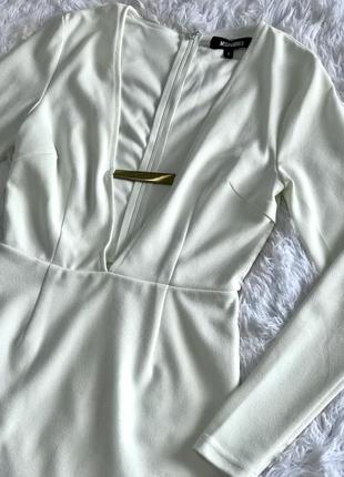 Стильное белое платье missguided с золотой вставкой и имитацией запаха2 фото