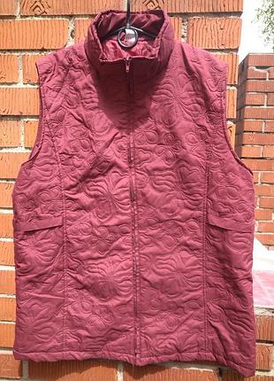 Оригинальная марсаловая стеганная жилетка на тонком синтепоне германия