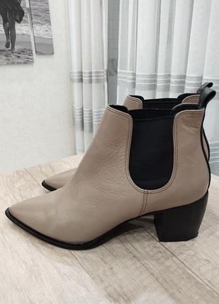 Стильные челси ботинки кожа нюд-беж италия