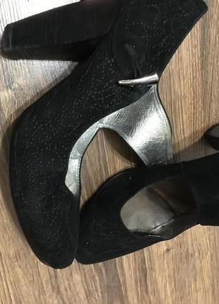 Замшевые туфли