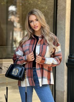 Цегляна сорочка в клітинку байкова прямого крою з кишенями стильна в клітинкуз білим