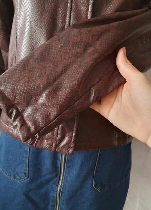 Курточка укороченная искусственная кожа экокожа кожзаменитель змеиный принт4 фото