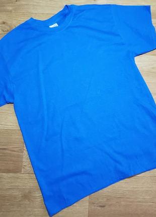 Хлопковая синяя безшовная мужская футболка gildan (размер l)